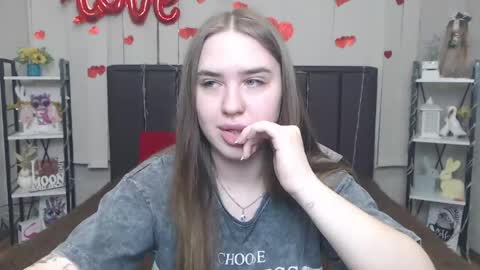 LauraHlot online show from 05-12-26, 06:10