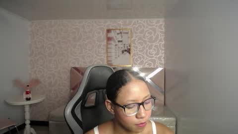 Snapshot of laurakail_ch chatting on 06-25-26, 03:06 laurakail_ch online show from 06-25-26, 03:06
