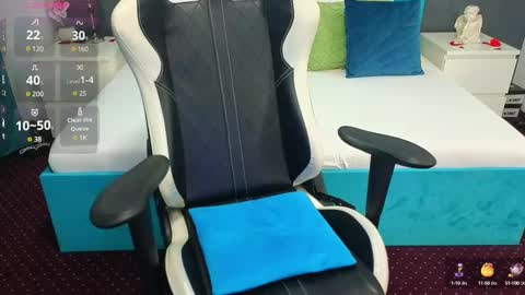 LauraMirage online show from 12-19-24, 07:40