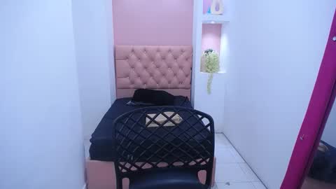 lauramossart online show from 10-06-25, 03:15