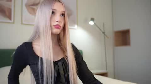 Laura online show from 09-19-25, 08:27