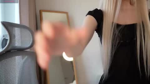 Laura online show from 11-06-25, 07:53