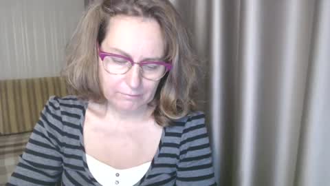 Lauraoven1 online show from 12-12-24, 01:06