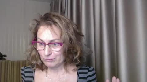 Lauraoven1 online show from 12-17-24, 06:42