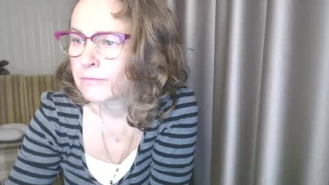 Lauraoven1 online show from 12-18-24, 07:15