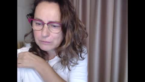 Snapshot of lauraoven1 chatting on 10-10-25, 07:40 Lauraoven1 online show from 10-10-25, 07:40