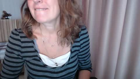 Snapshot of lauraoven1 chatting on 10-18-25, 08:15 Lauraoven1 online show from 10-18-25, 08:15