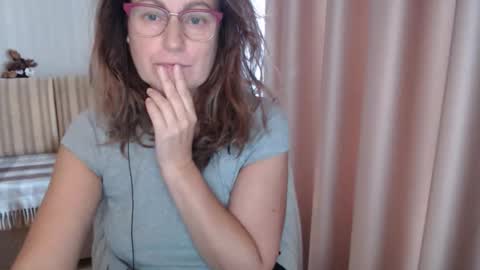 Snapshot of lauraoven1 chatting on 10-19-25, 12:50 Lauraoven1 online show from 10-19-25, 12:50