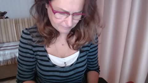 Snapshot of lauraoven1 chatting on 10-23-25, 08:57 Lauraoven1 online show from 10-23-25, 08:57