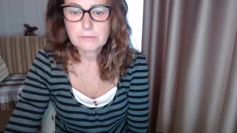 Snapshot of lauraoven1 chatting on 10-25-25, 09:06 Lauraoven1 online show from 10-25-25, 09:06