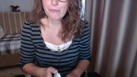 Snapshot of lauraoven1 chatting on 10-26-25, 08:31 Lauraoven1 online show from 10-26-25, 08:31