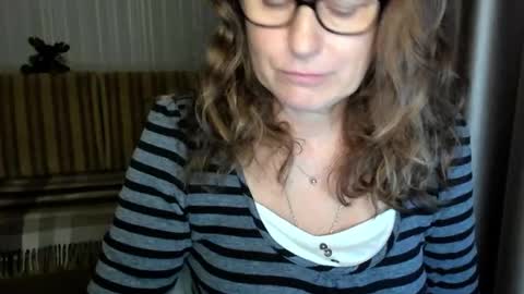 Snapshot of lauraoven1 chatting on 10-27-25, 03:16 Lauraoven1 online show from 10-27-25, 03:16