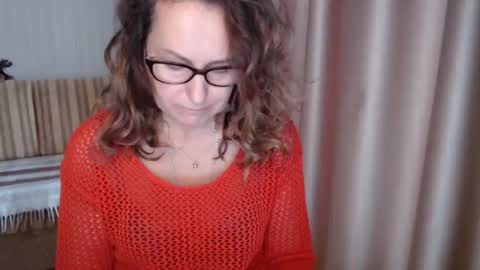 Snapshot of lauraoven1 chatting on 10-30-25, 08:05 Lauraoven1 online show from 10-30-25, 08:05