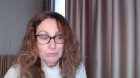 Snapshot of lauraoven1 chatting on 11-12-25, 10:04 Lauraoven1 online show from 11-12-25, 10:04