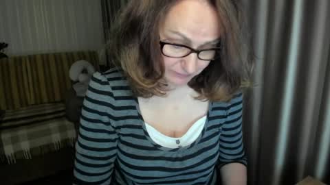 Lauraoven1 online show from 05-05-26, 06:38