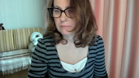 Lauraoven1 online show from 05-06-26, 02:22
