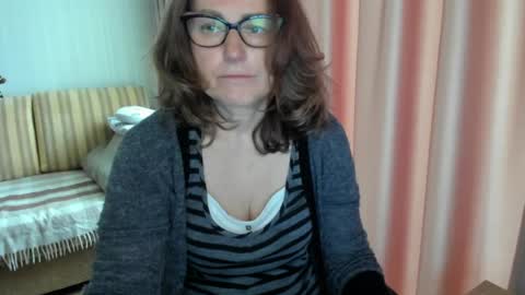 Lauraoven1 online show from 05-12-26, 07:49