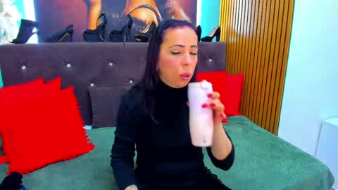 Laura online show from 04-30-26, 03:24