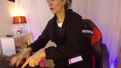 Laura Sofia online show from 05-04-26, 05:36