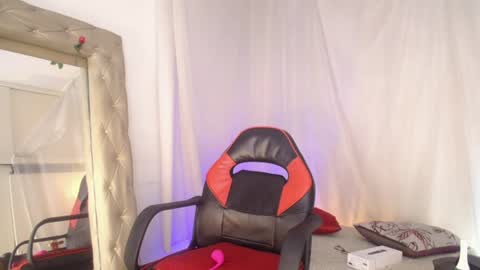 Laura Sofia online show from 06-24-26, 01:10