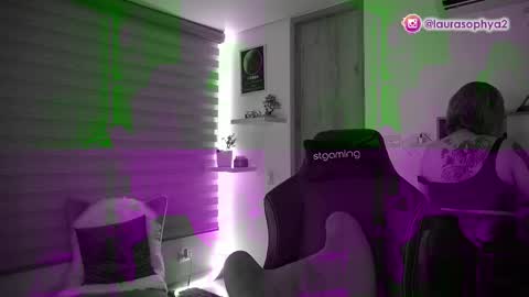 Laura online show from 03-04-25, 03:00