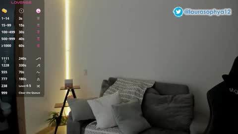 Laura online show from 11-18-25, 07:29