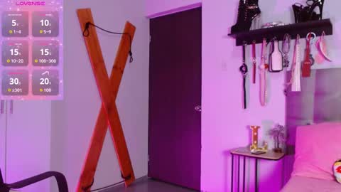 Laura online show from 10-31-25, 09:16