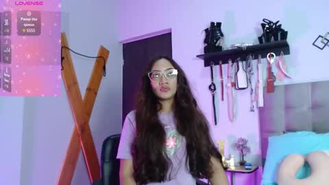 Laura online show from 11-23-25, 04:40