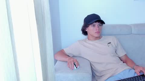 Laureent online show from 01-26-25, 06:58