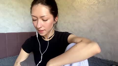 Snapshot of laurelimaino chatting on 06-29-26, 01:11 laurelimaino online show from 06-29-26, 01:11