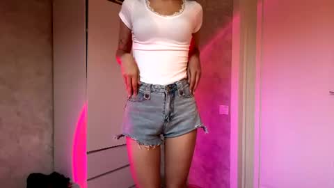 Snapshot of laurelimaino chatting on 07-16-26, 04:57 laurelimaino online show from 07-16-26, 04:57