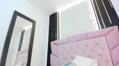 Laurem online show from 01-11-25, 06:54