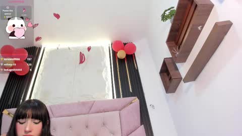 Laurem online show from 02-18-25, 07:41