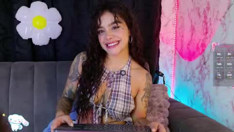 Snapshot of lauren_camila1 chatting on 05-21-26, 02:51 Lau online show from 05-21-26, 02:51