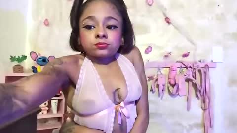 Lauren online show from 01-19-25, 03:50