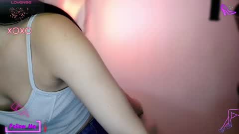 Lauren online show from 11-22-25, 05:23