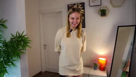 Ellie  online show from 10-27-25, 11:25