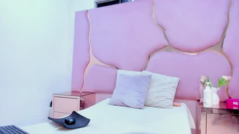 Snapshot of laurendpink chatting on 07-13-26, 01:58 laurendpink online show from 07-13-26, 01:58