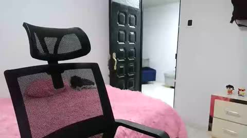 laurenhot94 online show from 01-18-26, 12:14