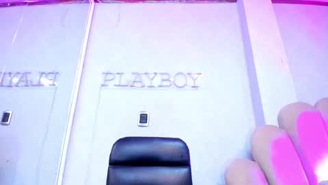 Lauren Hu online show from 10-14-25, 05:08