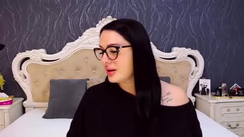 Snapshot of laurenjenssen chatting on 02-16-26, 04:25 Laura online show from 02-16-26, 04:25