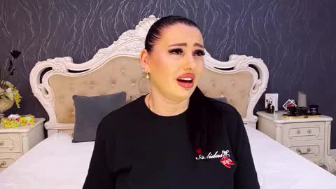 Snapshot of laurenjenssen chatting on 02-24-26, 07:12 Laura online show from 02-24-26, 07:12