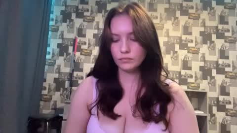 Hannah online show from 09-19-25, 04:07