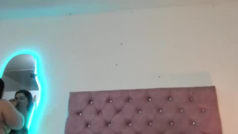 Snapshot of laurenlaine99 chatting on 02-18-26, 11:11 laurenlaine online show from 02-18-26, 11:11