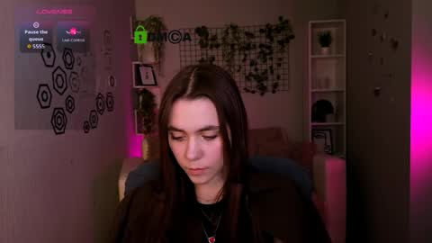 Laure online show from 05-15-26, 09:27