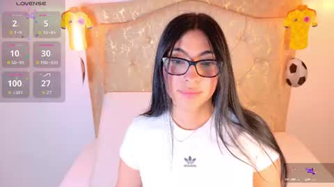 laurenn_smitth online show from 06-18-26, 12:42