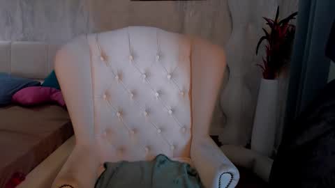 laurennhill online show from 09-23-25, 01:08