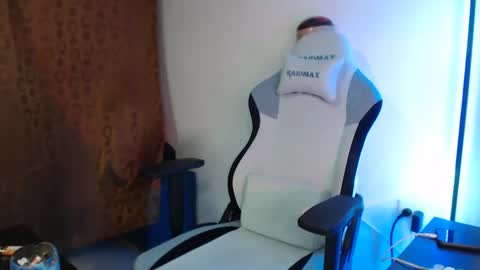 Lauren online show from 12-11-24, 01:26