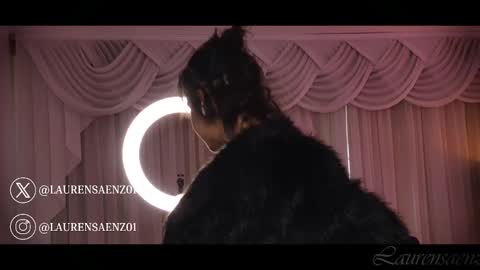 Lauren Saenz online show from 01-17-25, 12:10