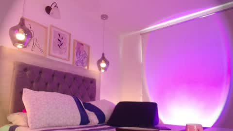 Lauren Saenz online show from 06-09-26, 12:06